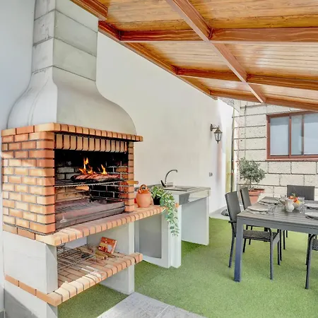 Casa Alvaro - Private Pool, Solarium & Peaceful Escape بيت للعطل Fasnia